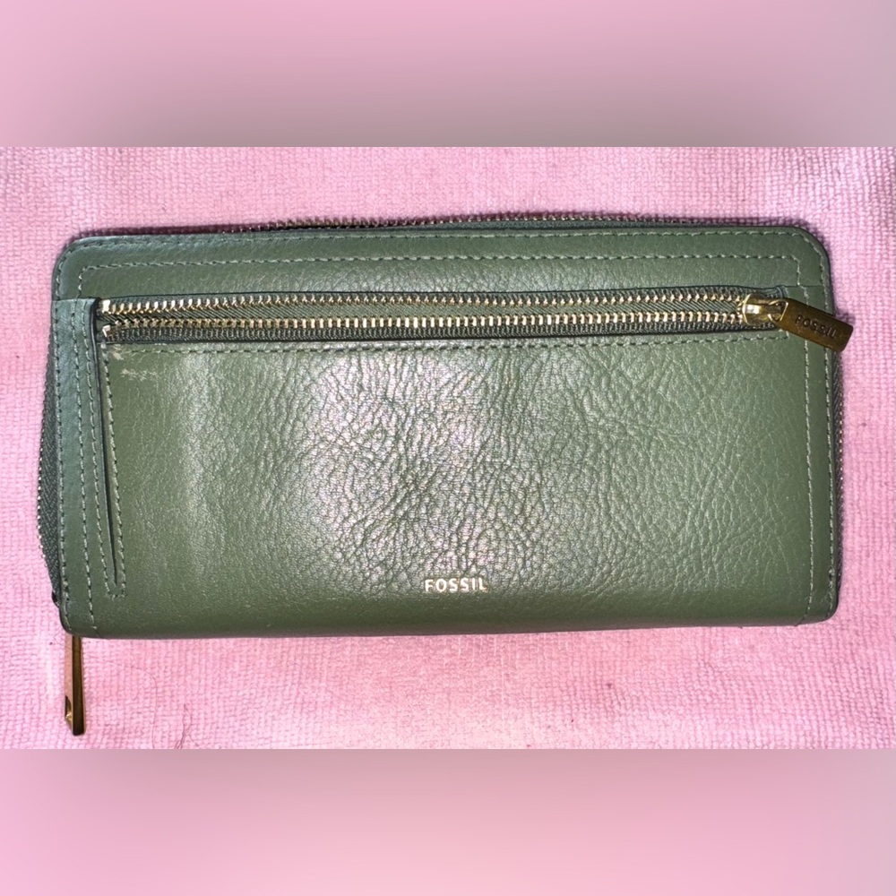 Green FOSSIL Wallet. - Picture 4 of 7